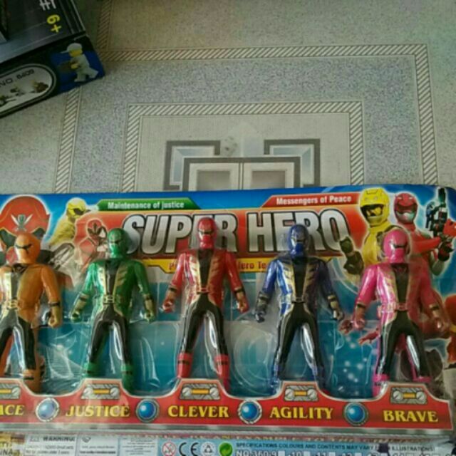 Set 5 a e siêu nhân