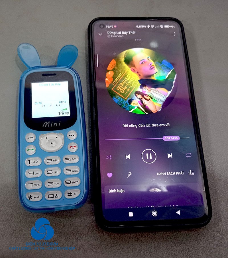 Điện thoại nhỏ gọn có chức năng thay đổi giọng nói