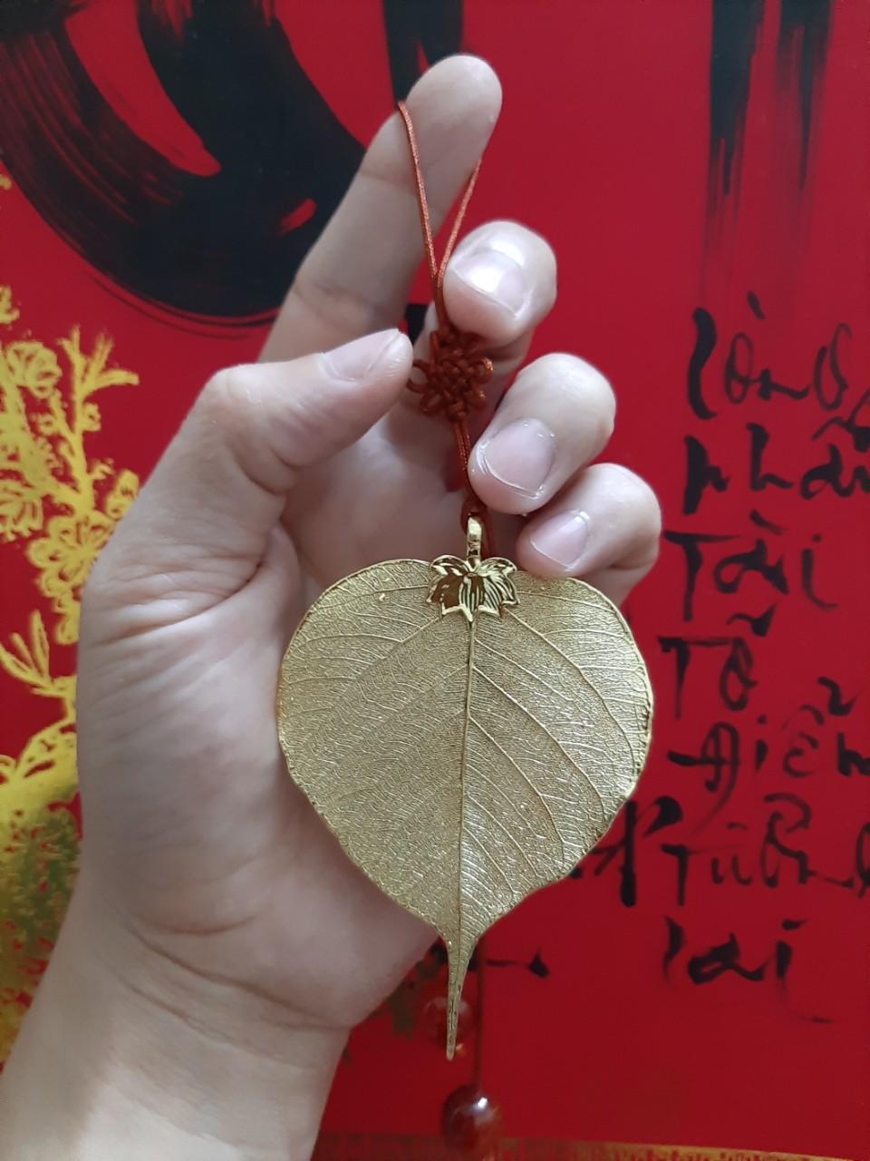 Lá Bồ Đề dát vàng treo xe ô tô