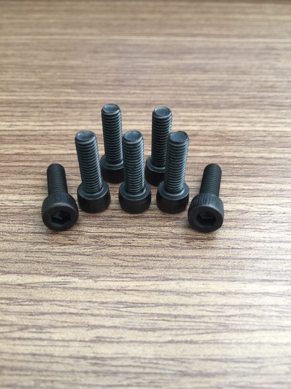 1 BỊCH 25 CON BULONG LỤC GIÁC THÉP 5x15 M.E HOÀNG KHANG