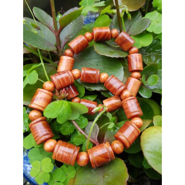 Vòng tay gỗ huyết long đót trúc bạch hạt tròng 8 ly ( HUYẾT RỒNG )