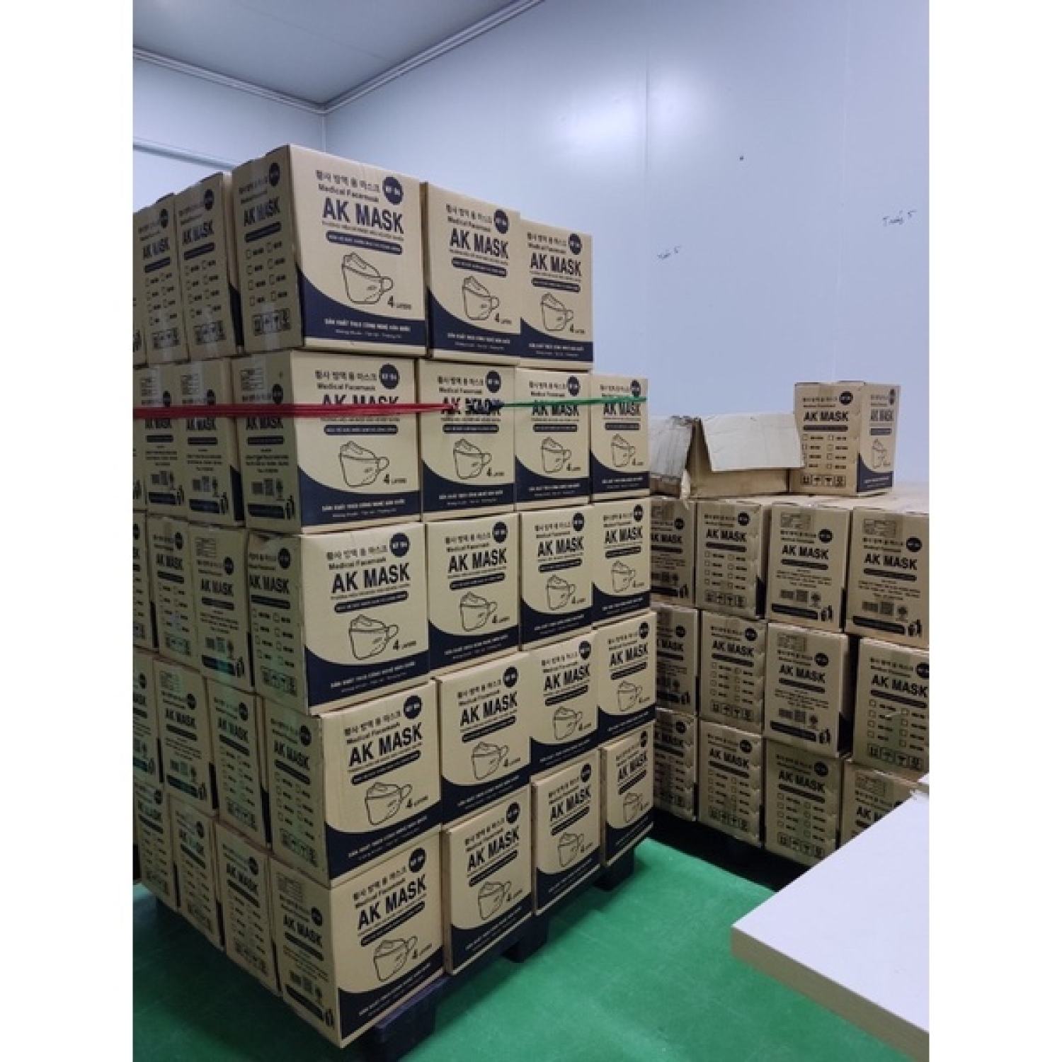 Thùng khẩu trang cá mix màu ngẫu nhiên kf94 hàn quốc