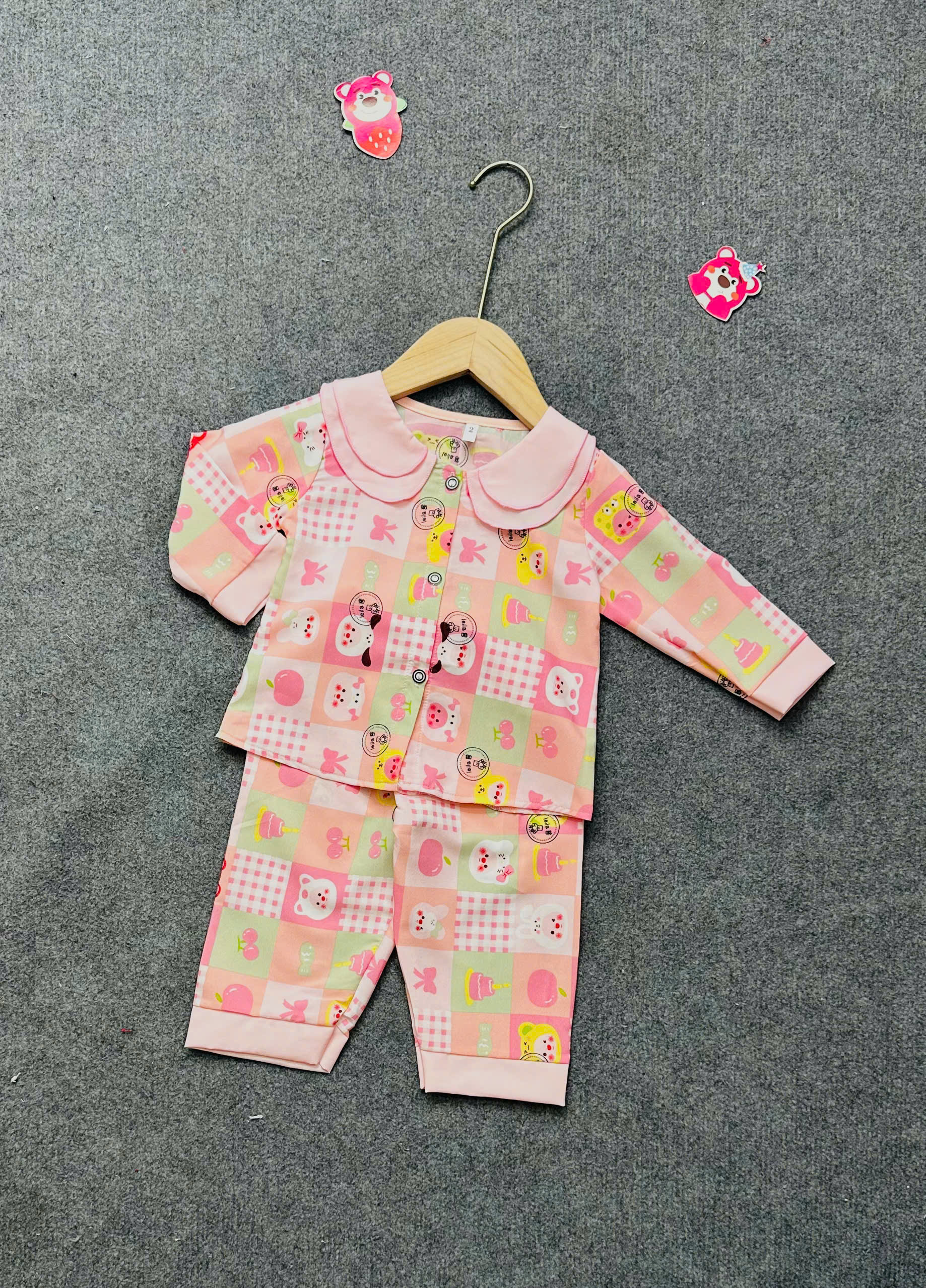 (PIZAMAHH)bộ ngủ tay dài cho bé gái vải lụa kiểu dáng tiểu thư cổ bèo điệu đà size cho bé dưới 6 tuổi - 5