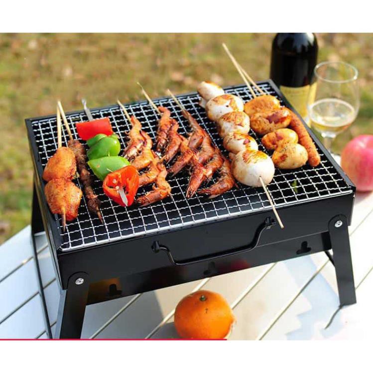 Bếp nướng than xếp gọn vuông sử dụng than hoa hoặc than không khói, có khay chứa mỡ chảy xuống, không nóng lên trên, có nút chỉnh chế độ quạt gió, an toàn khi sử dụng, giữ được độ ngon bảo hành 12 tháng
