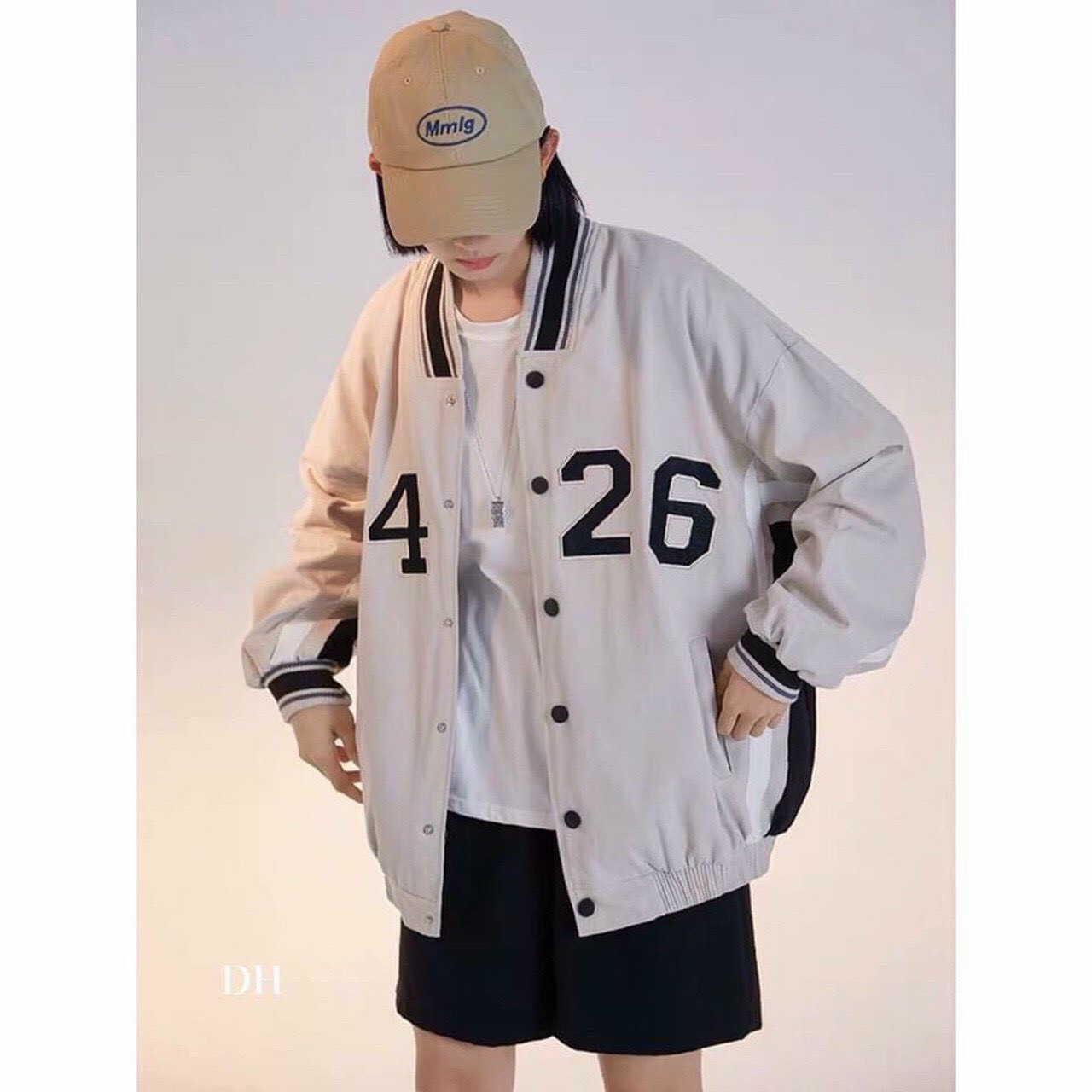 Áo Khoác Nhung Unisex kiểu Bomber chất liệu nhung gân , Thiết kế cổ bo tròn có in hoa tiết 3D