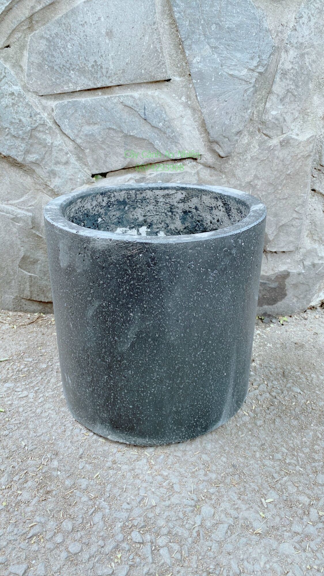 Chậu xi măng trồng cây 25*25cm