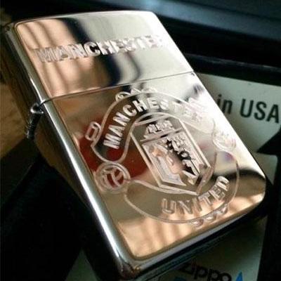 Zippo Khắc Logo Manchester United 02 - Zippo 250.MU02