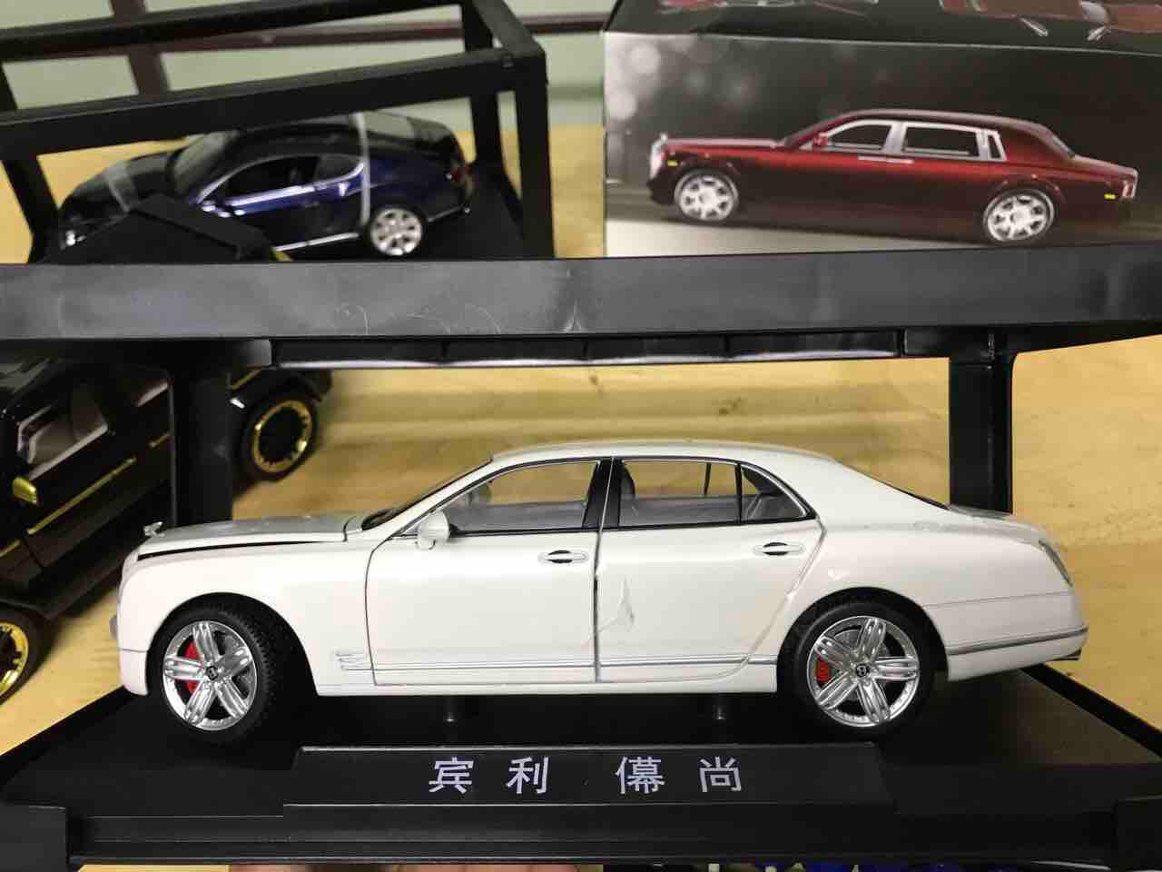 Xe mô hình bentley mulsane 1:24