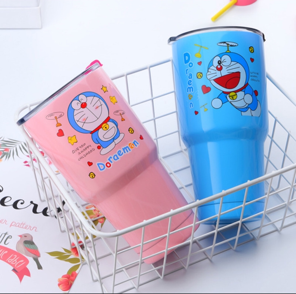 (LOẠI TỐT) LY GIỮ NHIỆT HÌNH MÈO KITTY, DOREMON, GẤU CHÓ ... 900ML INOX 304 KHÔNG GỈ KÈM TÚI TREO CAO CẤP + BỘ ỐNG HÚT CỌ RỬA + NẮP CHỐNG TRÀN TIỆN LỢI (GIỮ NHIỆT ĐẾN 48H)
