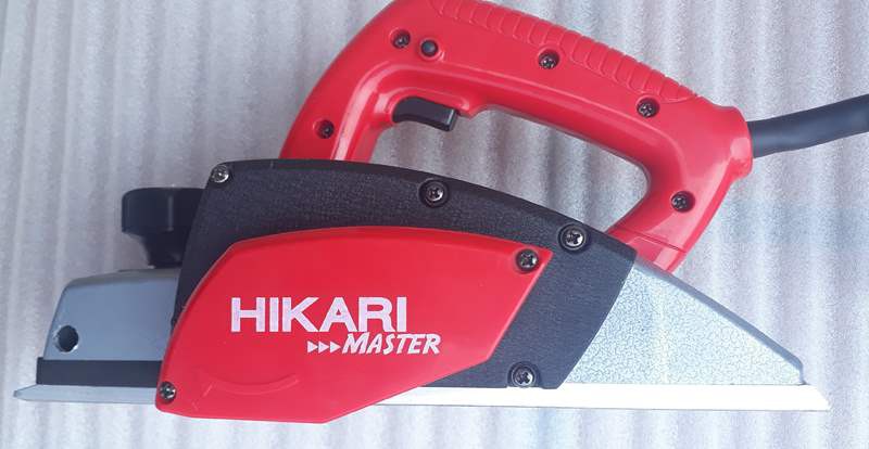 Máy bào hikari 01-82 madein thái lan màu đỏ tươi, 510w, bề ngang bào 82mm.