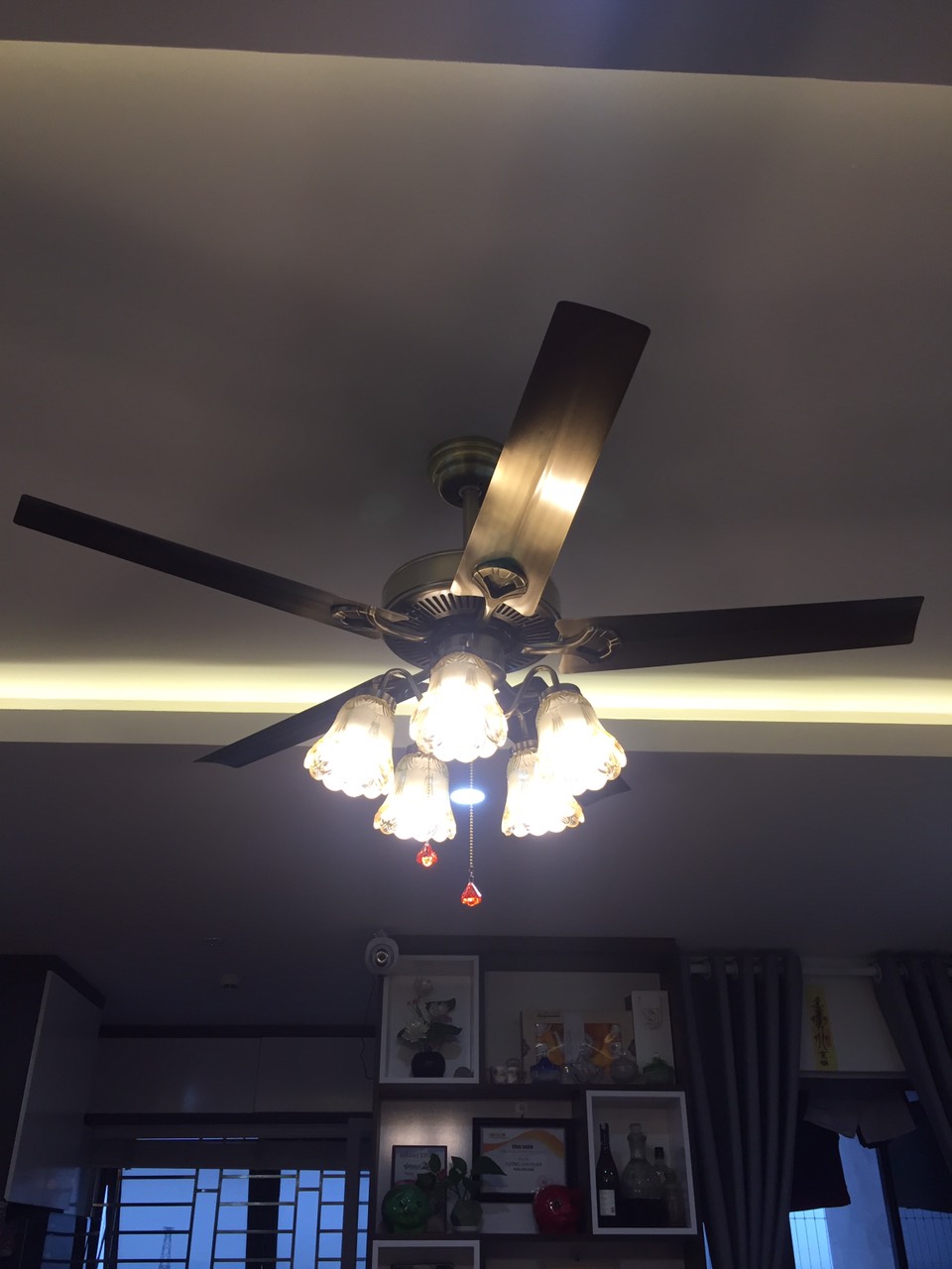 Đèn quạt trần trang trí cánh sắt