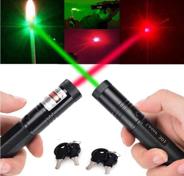 Đèn pin Laze 303 chiếu xa nhiều hình cực đẹp - Trọn bộ gồm đèn laser, bộ sạc, pin Li-ion, chìa khóa an toàn, màu xanh và đỏ, sách hướng dẫn, hộp đựng sản phẩm .