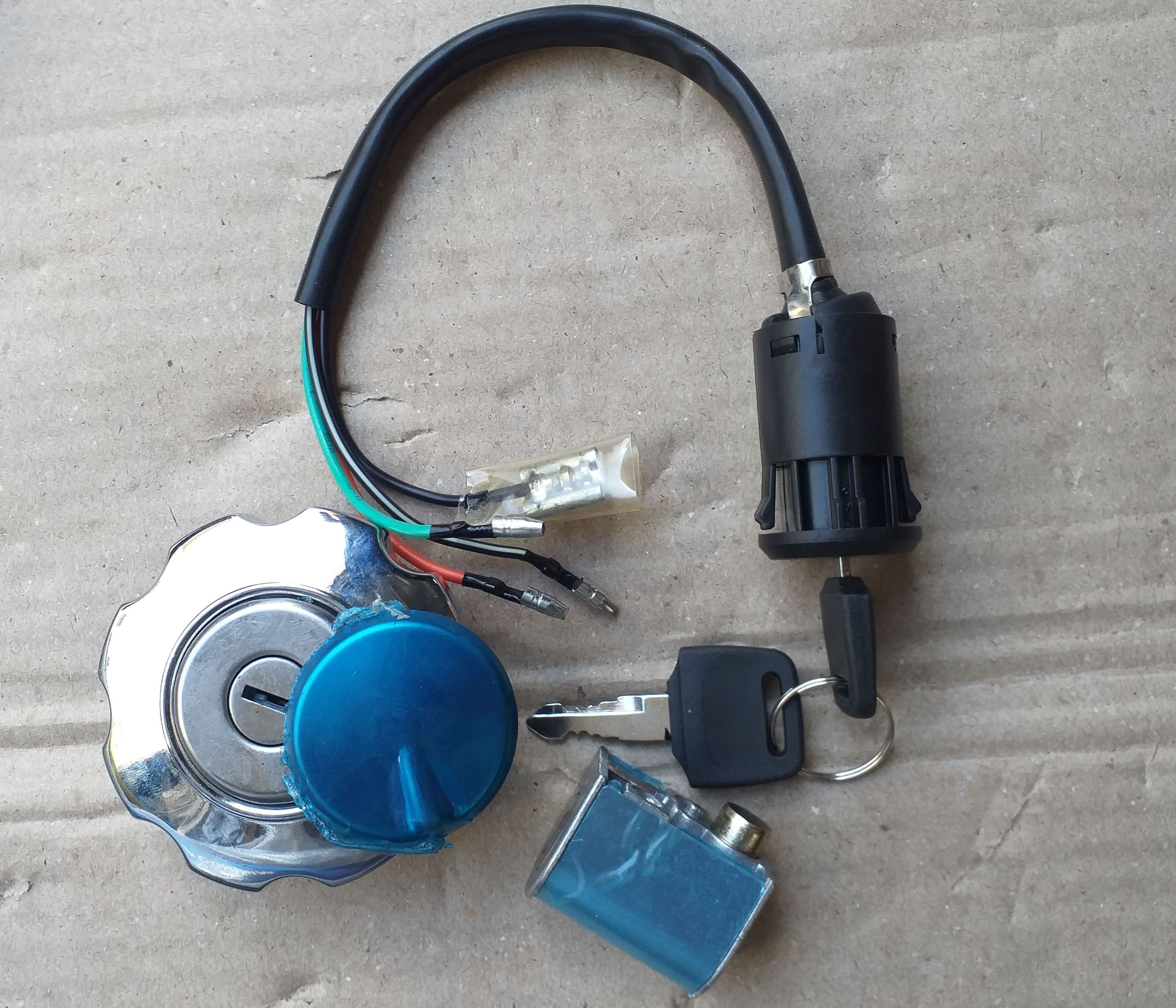 Bộ ổ khóa điện, nắp bình xăng và ổ khóa cổ Honda Win 100 dùng chung chìa
