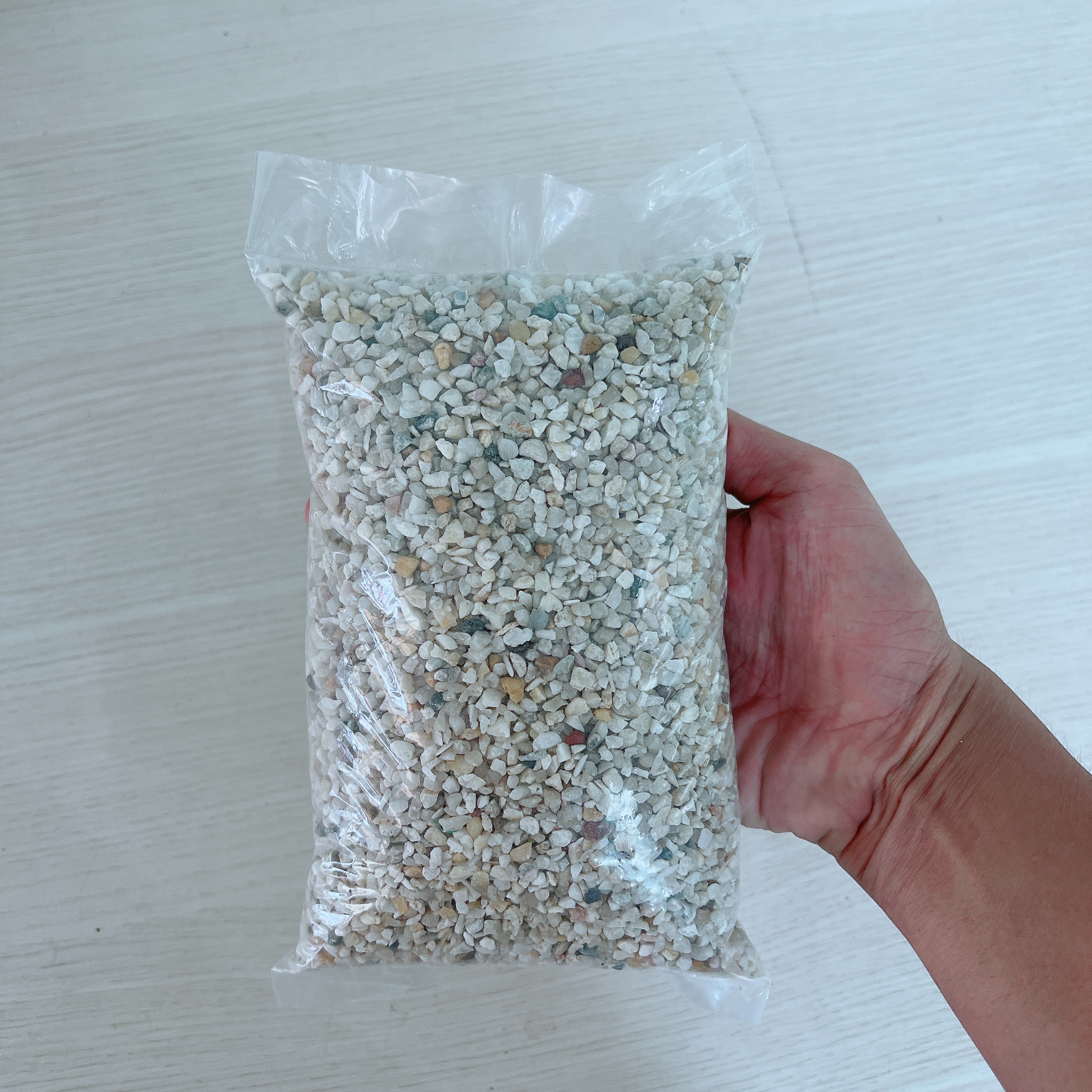 Đá sỏi trang trí bể cá (1 KG) chậu cây, tiểu cảnh terrarium loại vàng 3-5 mm