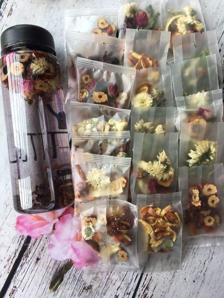 Hộp trà táo đỏ hoa cúc