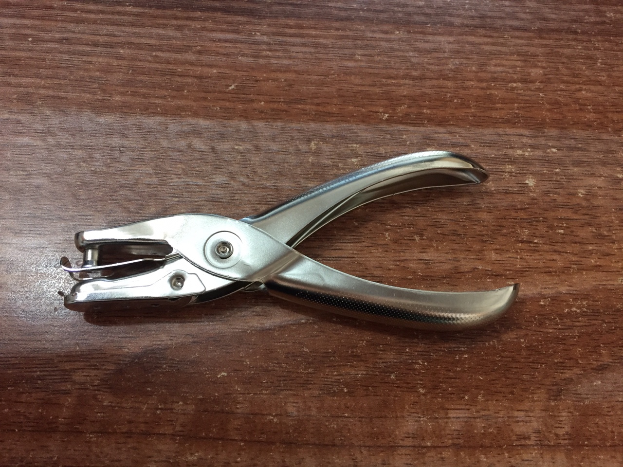 Kìm bấm lỗ giấy lỗ 0,6mm