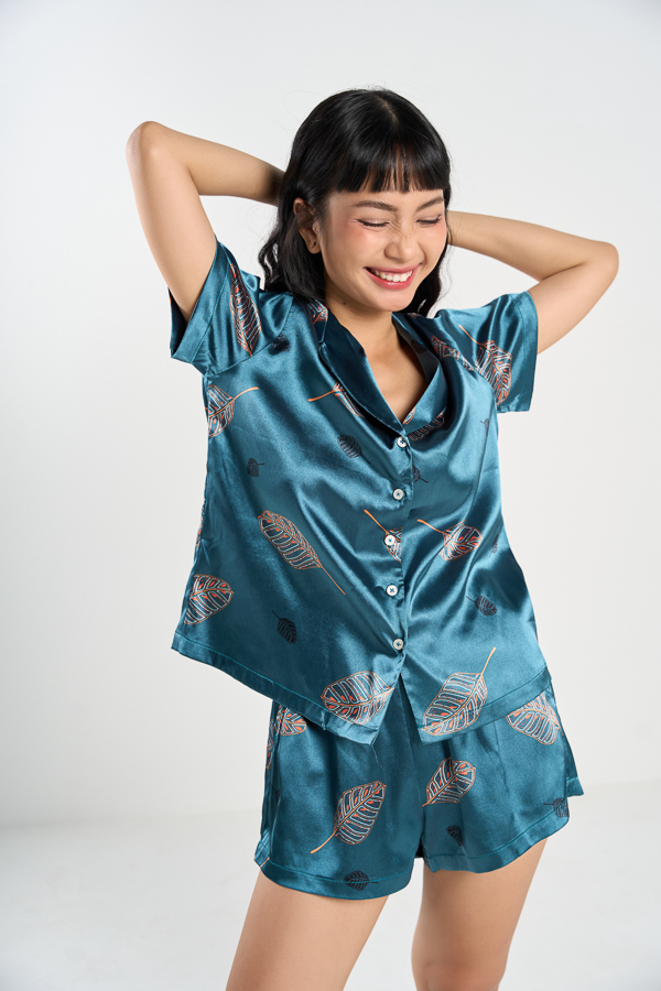 Bộ pyjama Maybi ngắn suông lụa phi in họa tiết tay ngắn