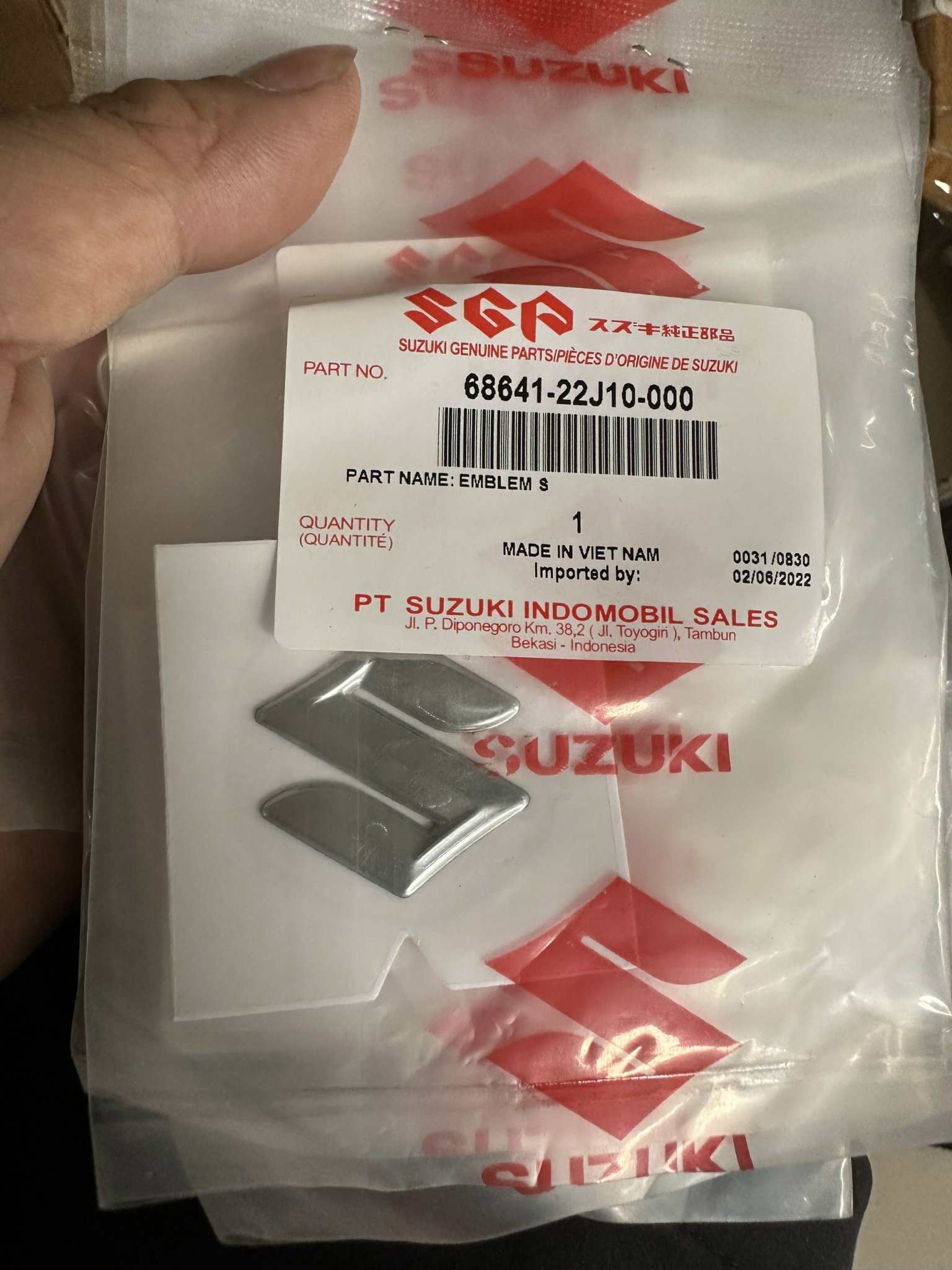 Tem nổi chữ S gắn chắn gió satria fi raider fi suzuki