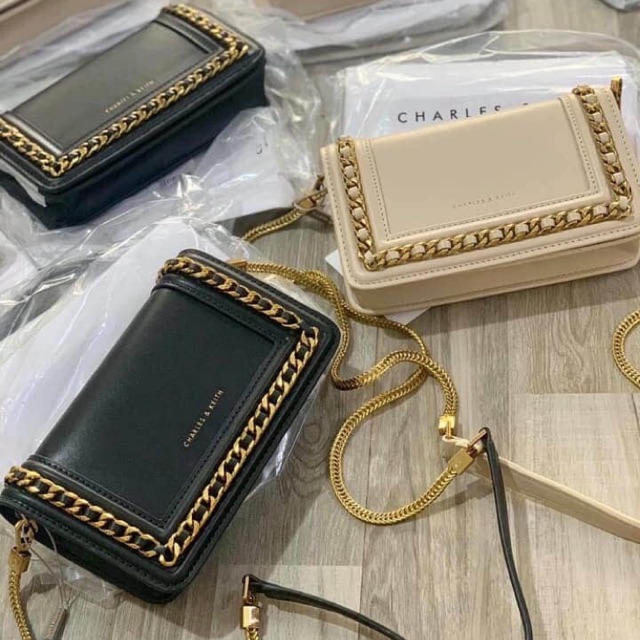 Túi Cnk viền xích likeee aut đẹp khỏi bàn