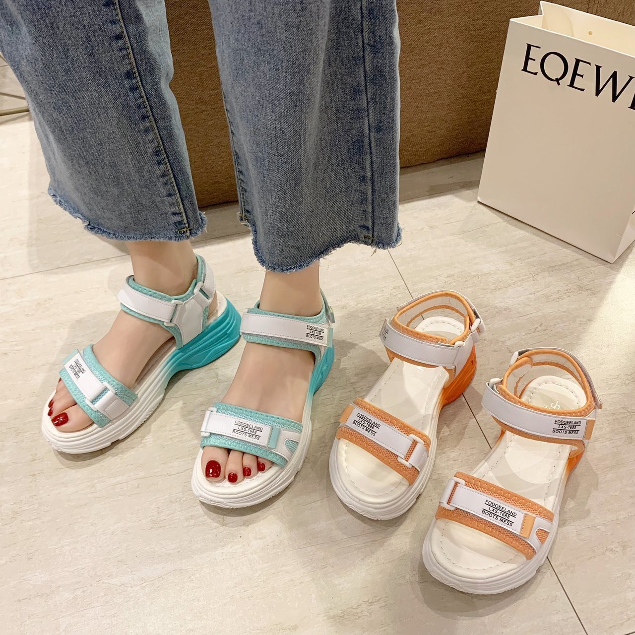 Sandal nữ độn đế cao cá tính năng động 2 màu
