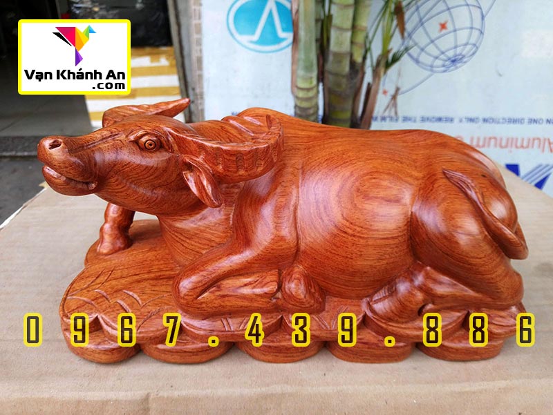 Tượng trâu băng gỗ hương