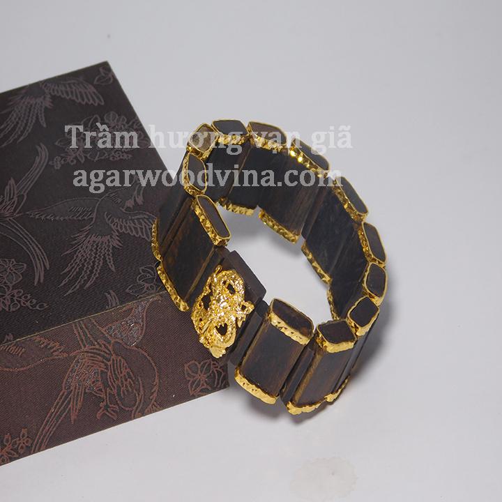 vòng tay trầm hương bọc vàng