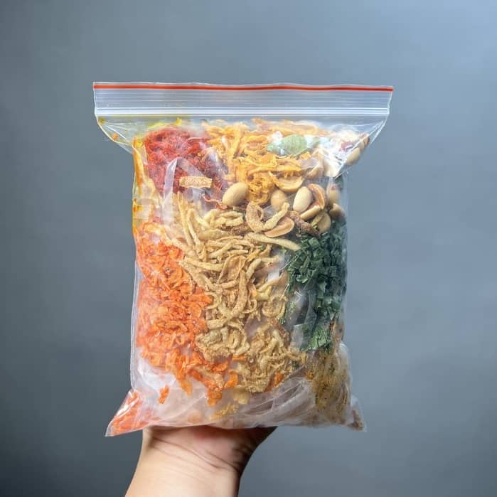 bánh tráng trộn thập cẩm satế nước sốt me thơm ngon