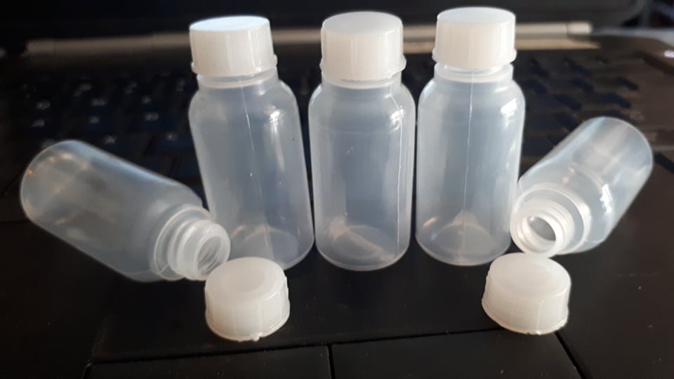 100 CHAI NHỰA NẮP BẰNG 10ML