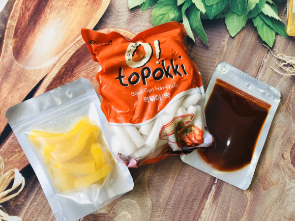 Combo bánh gạo truyền thống ( 500g bánh gạo truyển thống, củ cải , sốt)