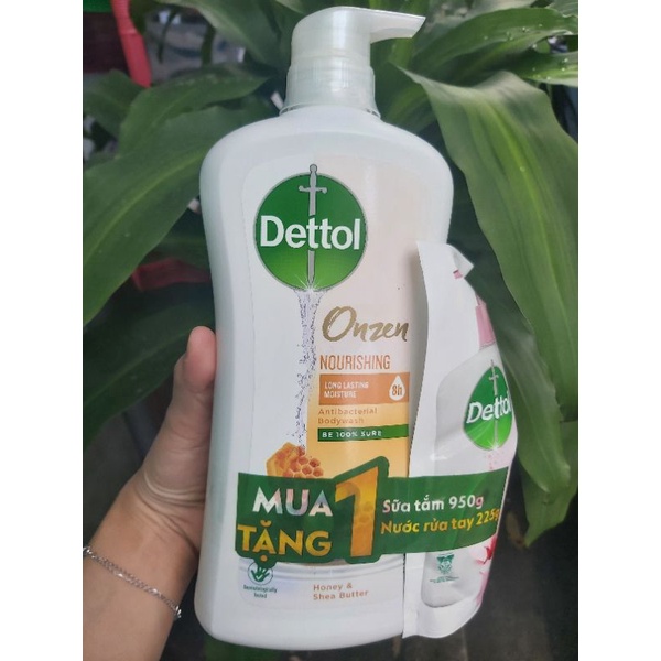 Sữa tắm Dettol kháng khuẩn DƯỠNG DA 950g tặng kèm nước rửa tay