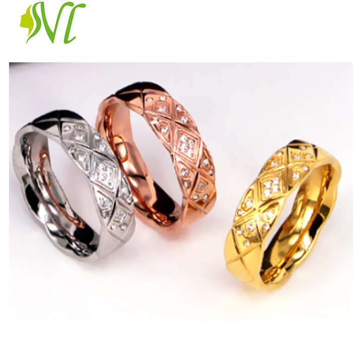 Nhẫn titan nữ  hình kim cương  đính đá sài nước tốt