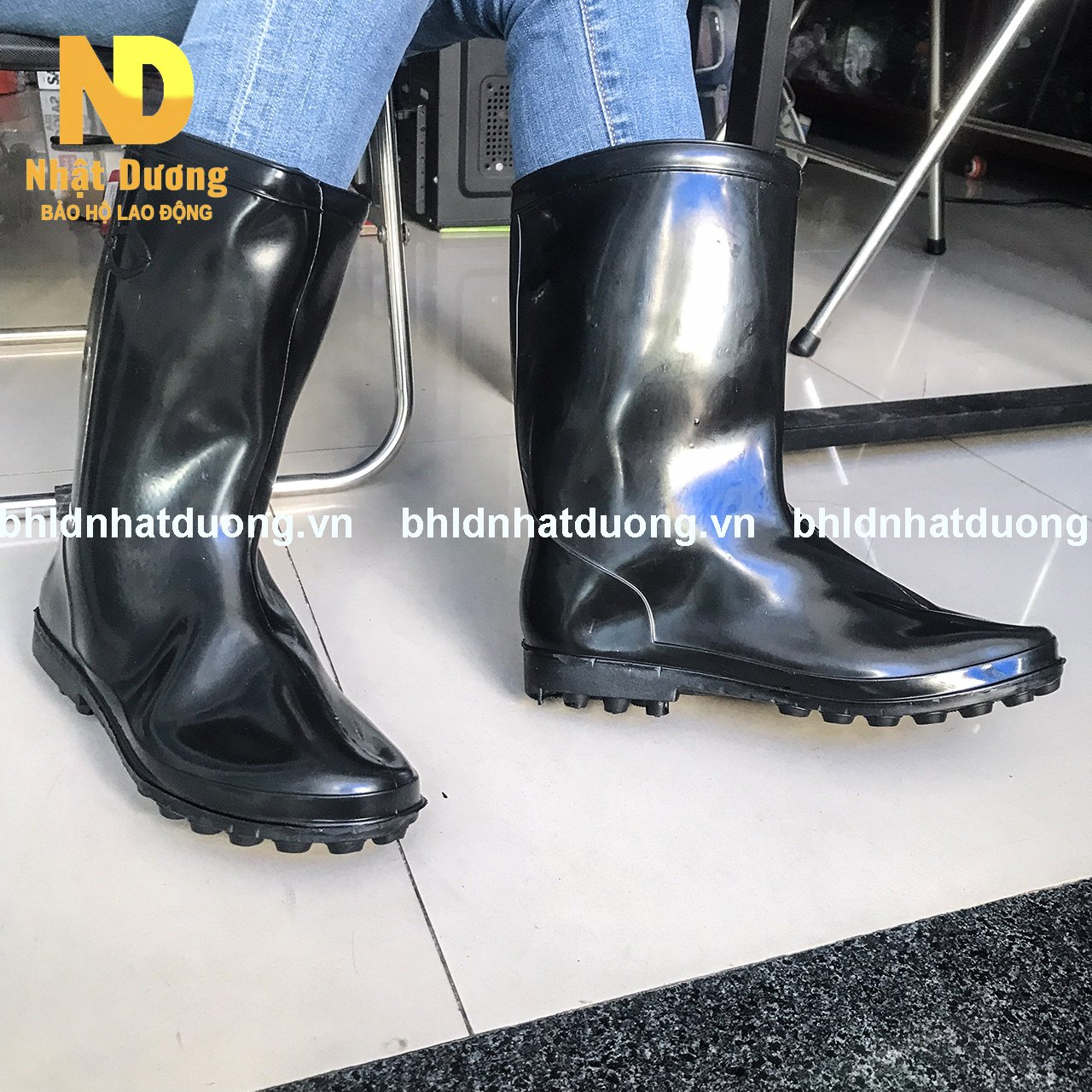 Ủng nhựa đi mưa TGP 011 màu đen không thấm nước