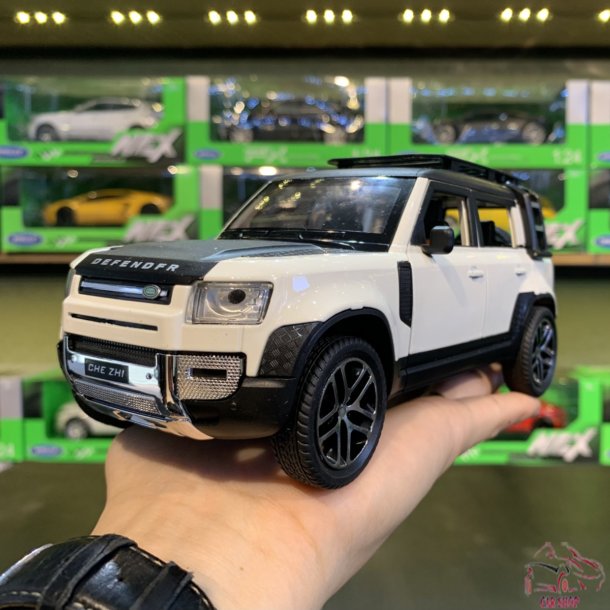 Mô hình xe kim loại land rover defender tỉ lệ 1:24 hãng chezhi