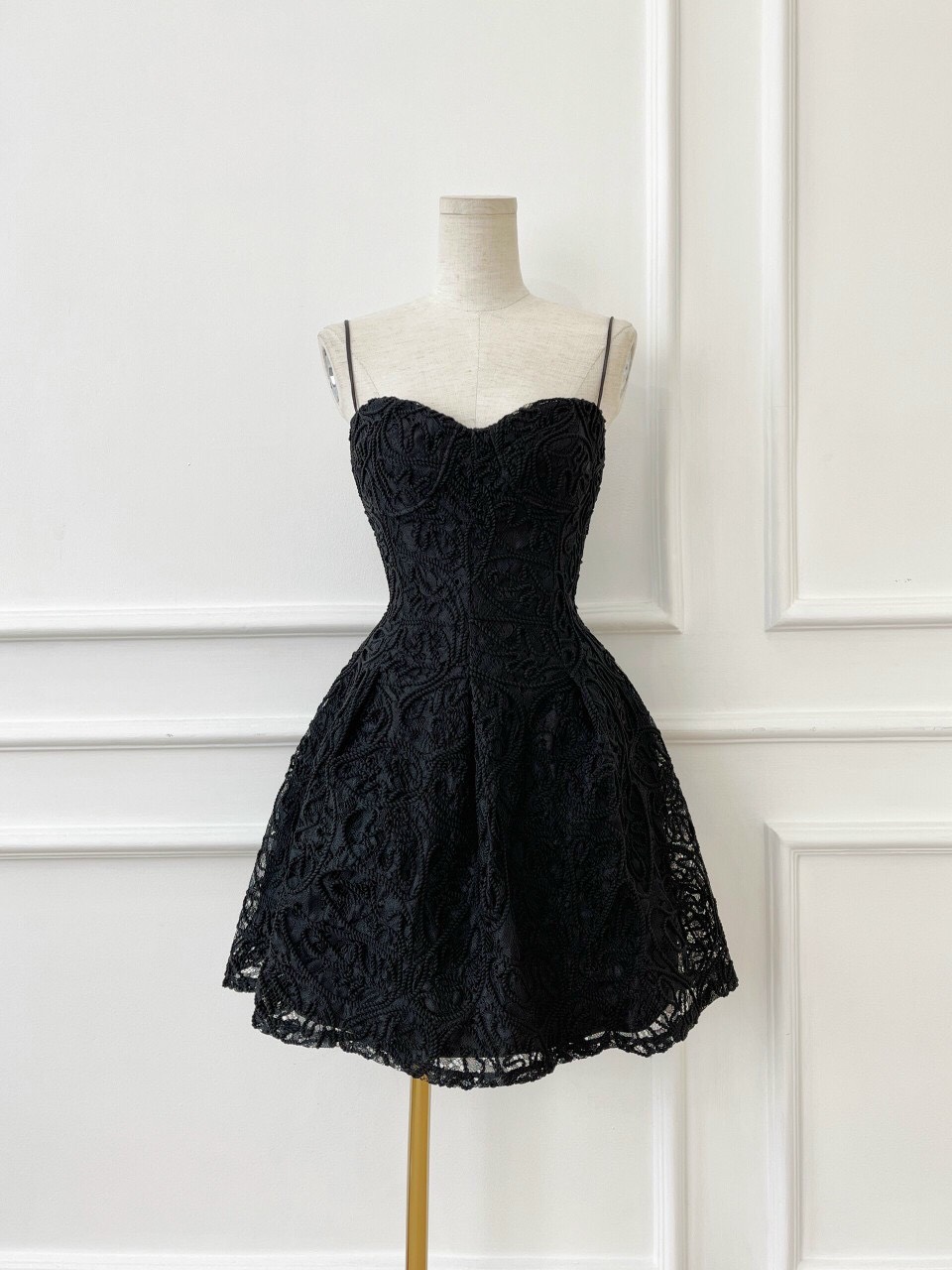 Đầm ren 2 dây cúp ngực dáng xòe chít eo sang chảnh - Hola dress