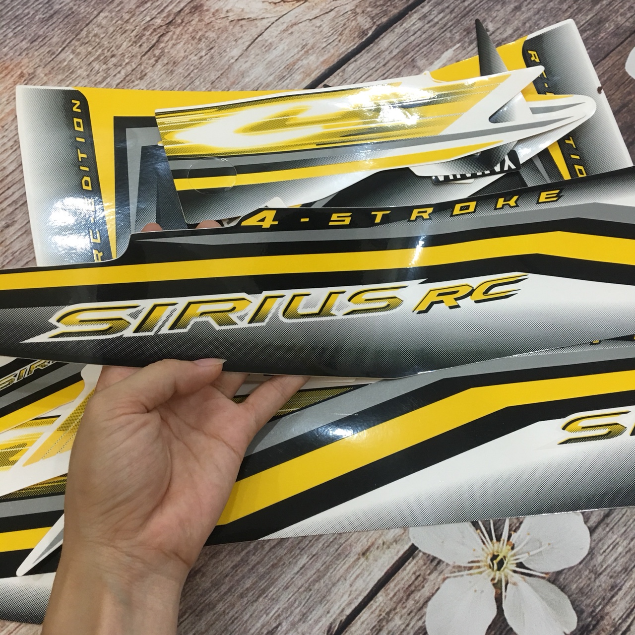 Tem xe sirius rc vàng đen