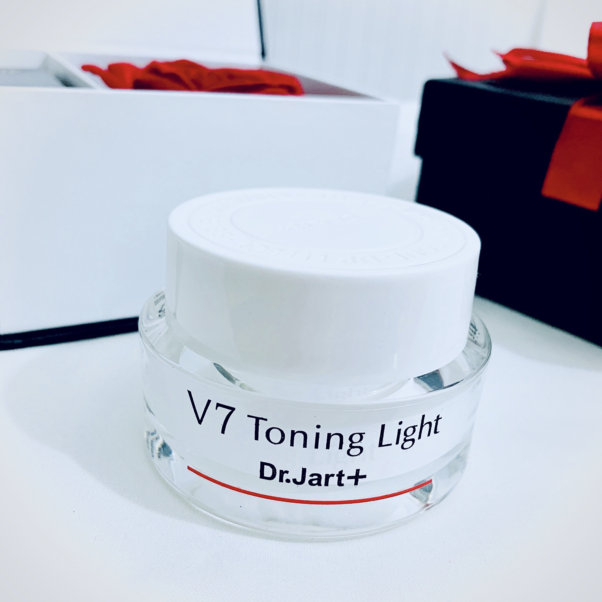 KEM DƯỠNG TRẮNG DA V7 TONING LIGHT