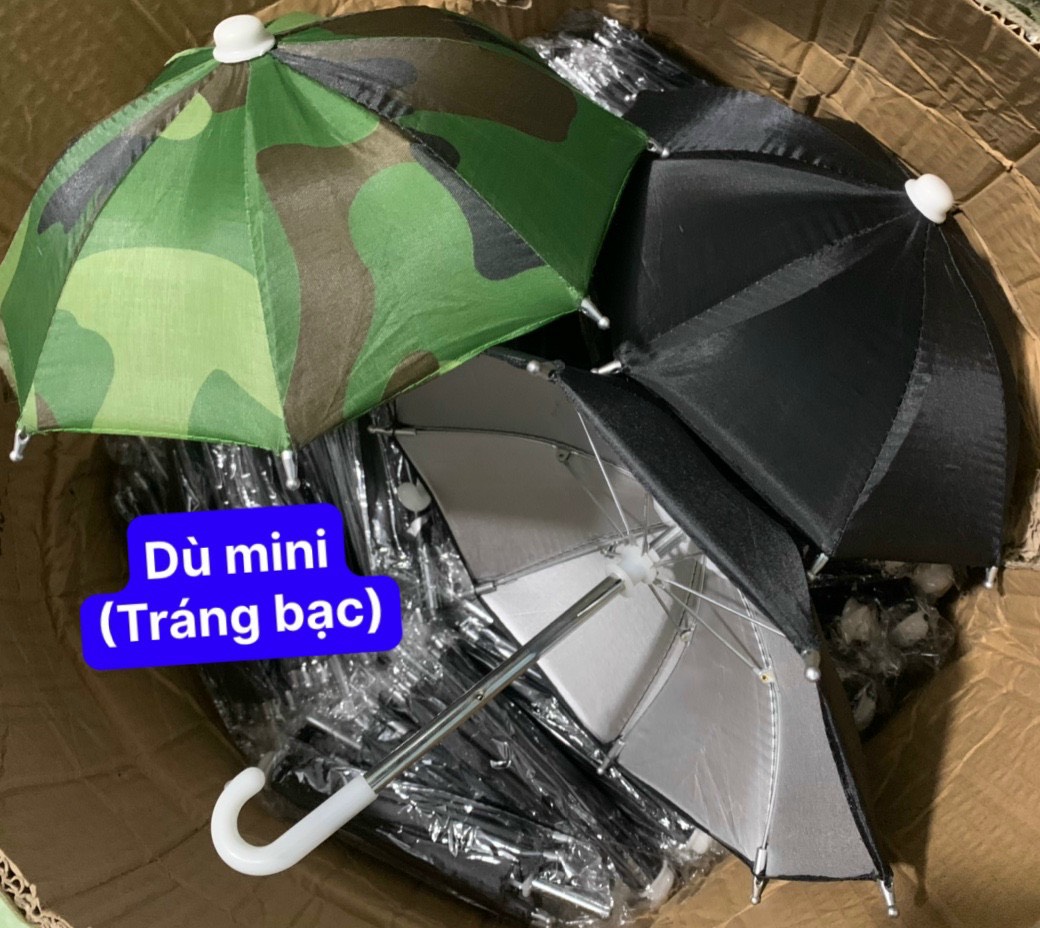 Dù mini tráng bạc che điện thoại trên xe máy