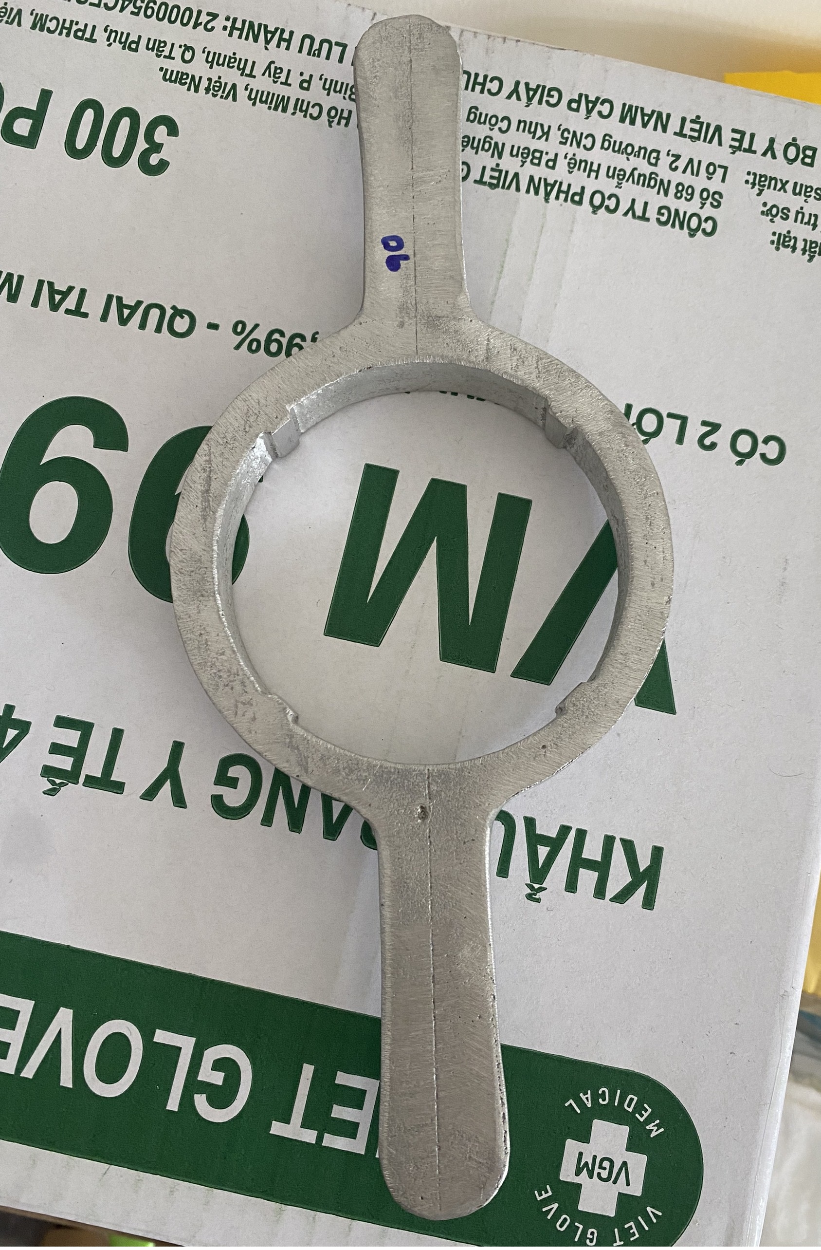 Cây vặn và mở nắp bình nước 20L Nhôm