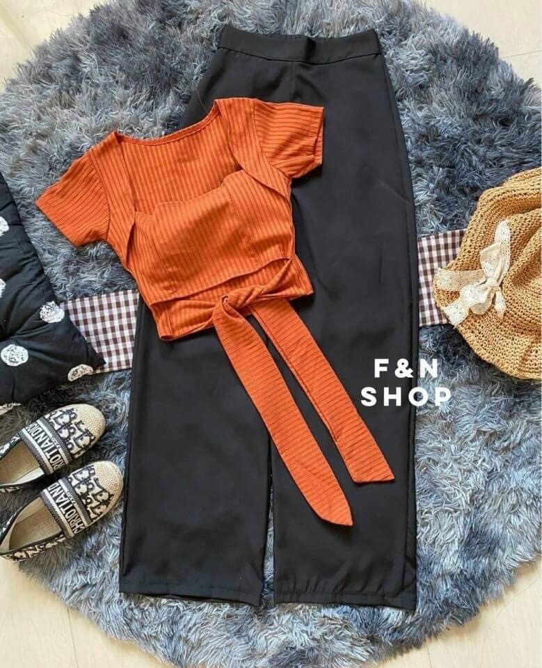 Áo croptop gân cột dây bụng, có mút ngực kiểu cổ vuông
