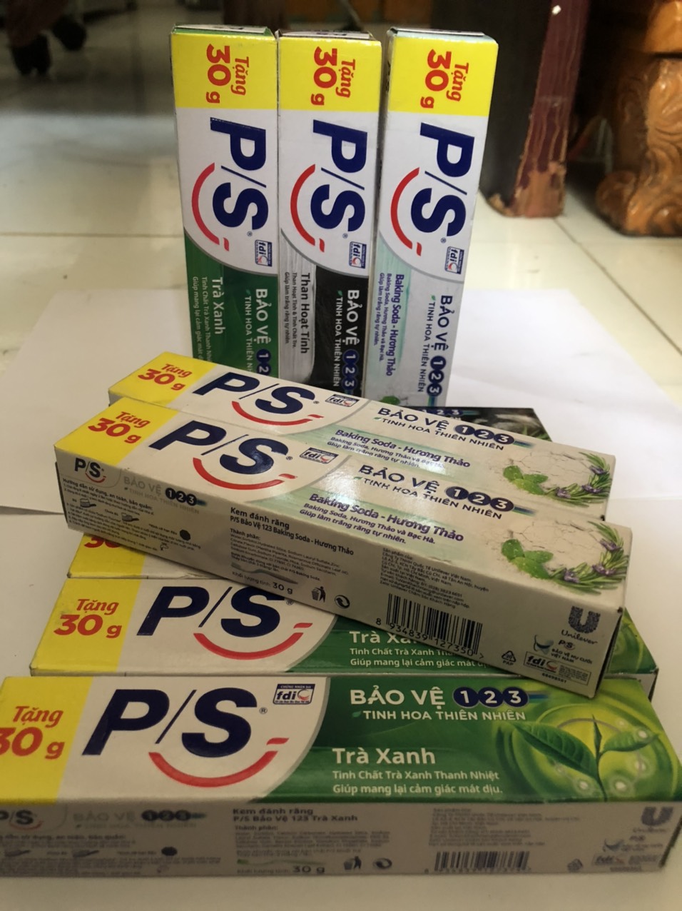 Set 10 tuýp kem đánh răng P/S gồm: 3 Tuýp Kem Banking Soda Hương Thảo + 3 Tuýp Kem Trà Xanh + 4 Tuýp Kem Than Hoạt Tính