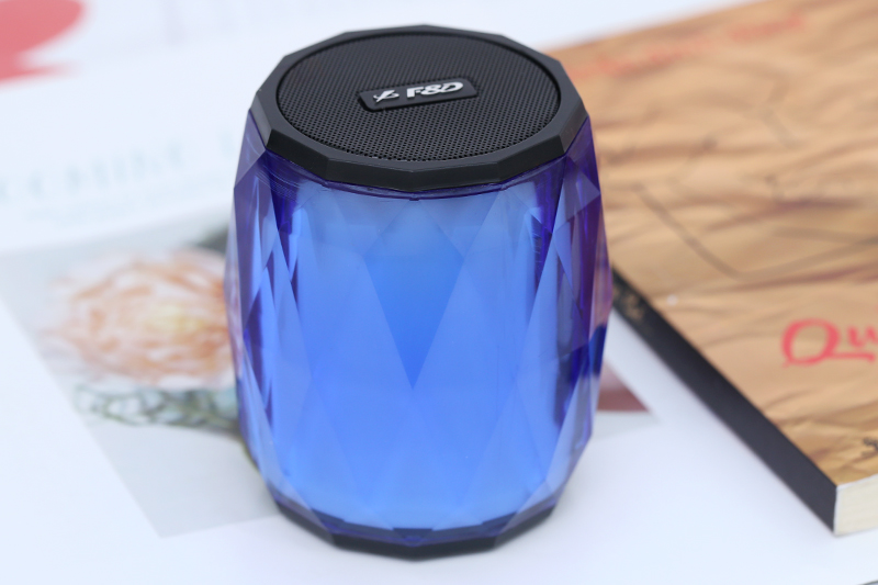 [HCM] W8 Loa Bluetooth Fenda đèn led bắt mắt