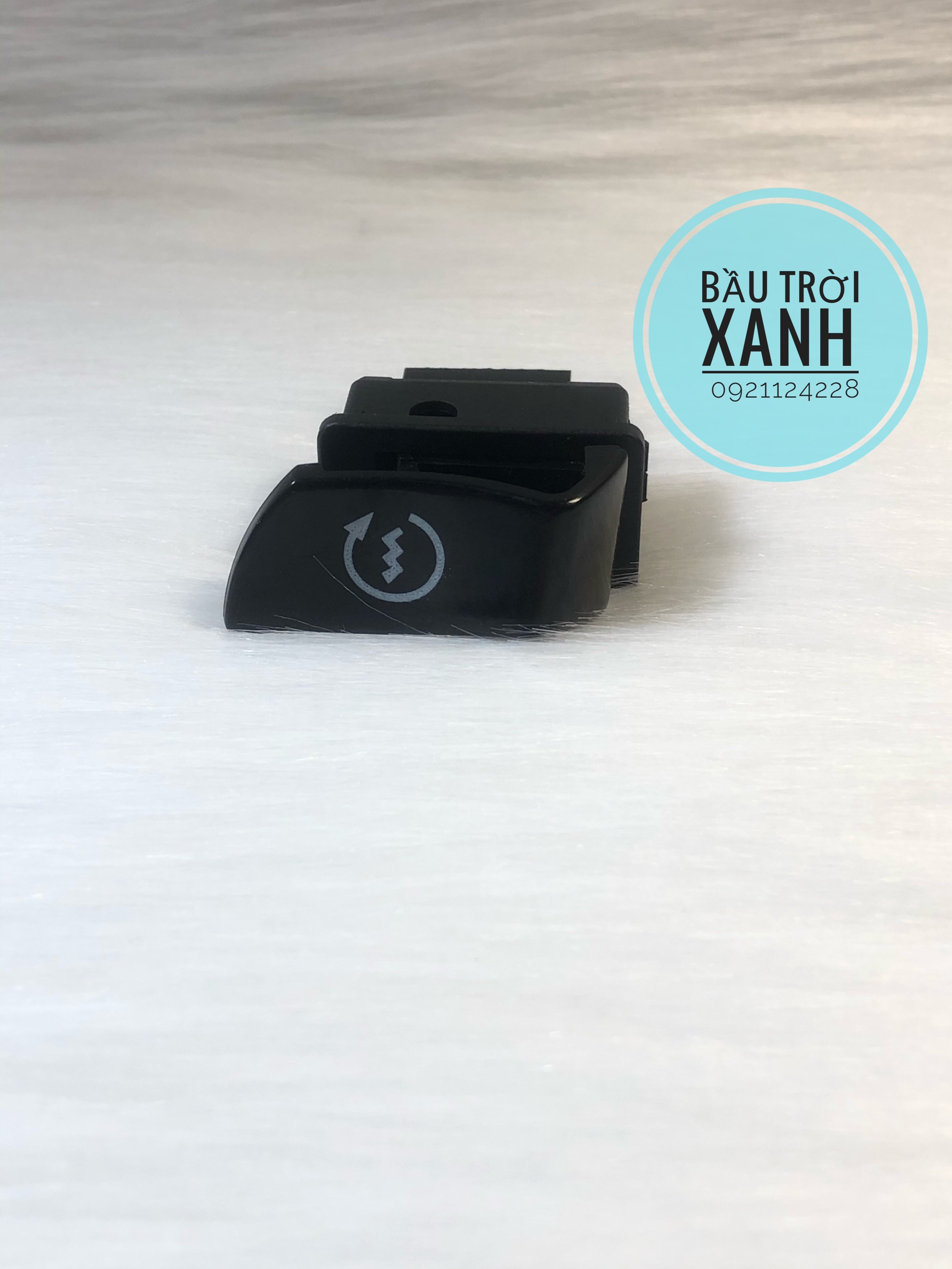 Công tắc nút đề theo xe, có thể làm công tắc passing gắn đèn trợ sáng