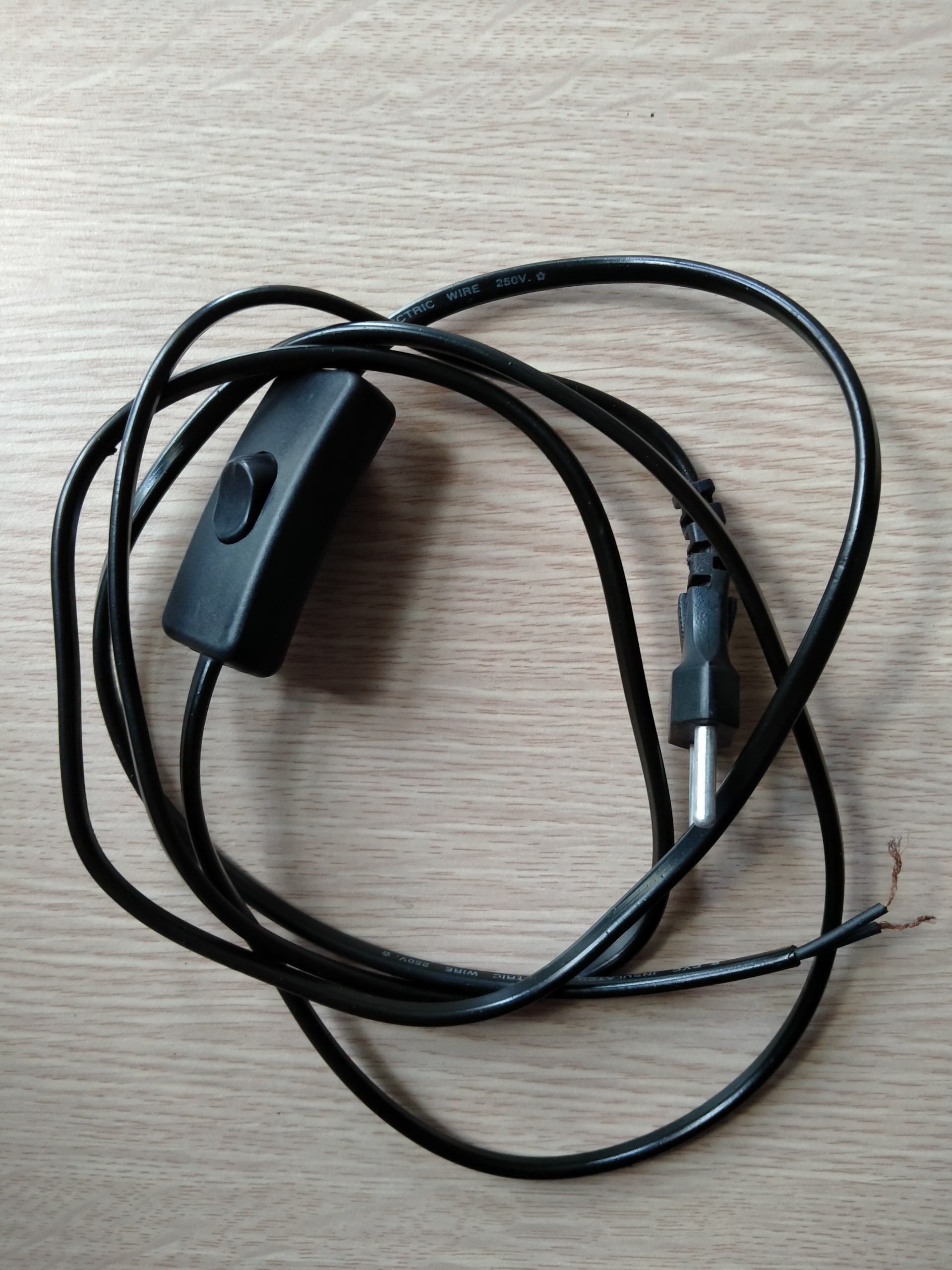 Dây Nguồn Đèn Bàn Có Công Tắc Dây 1,8 Mét (dây đèn ngủ đầu giường) 2/250V Đuôi Đèn E27 Liền Công Tắc Vặn Đuôi Đèn E27 Liền Công Tắc Giật Đế Ốp Đèn Thả Trần Phi 85mm 110mm