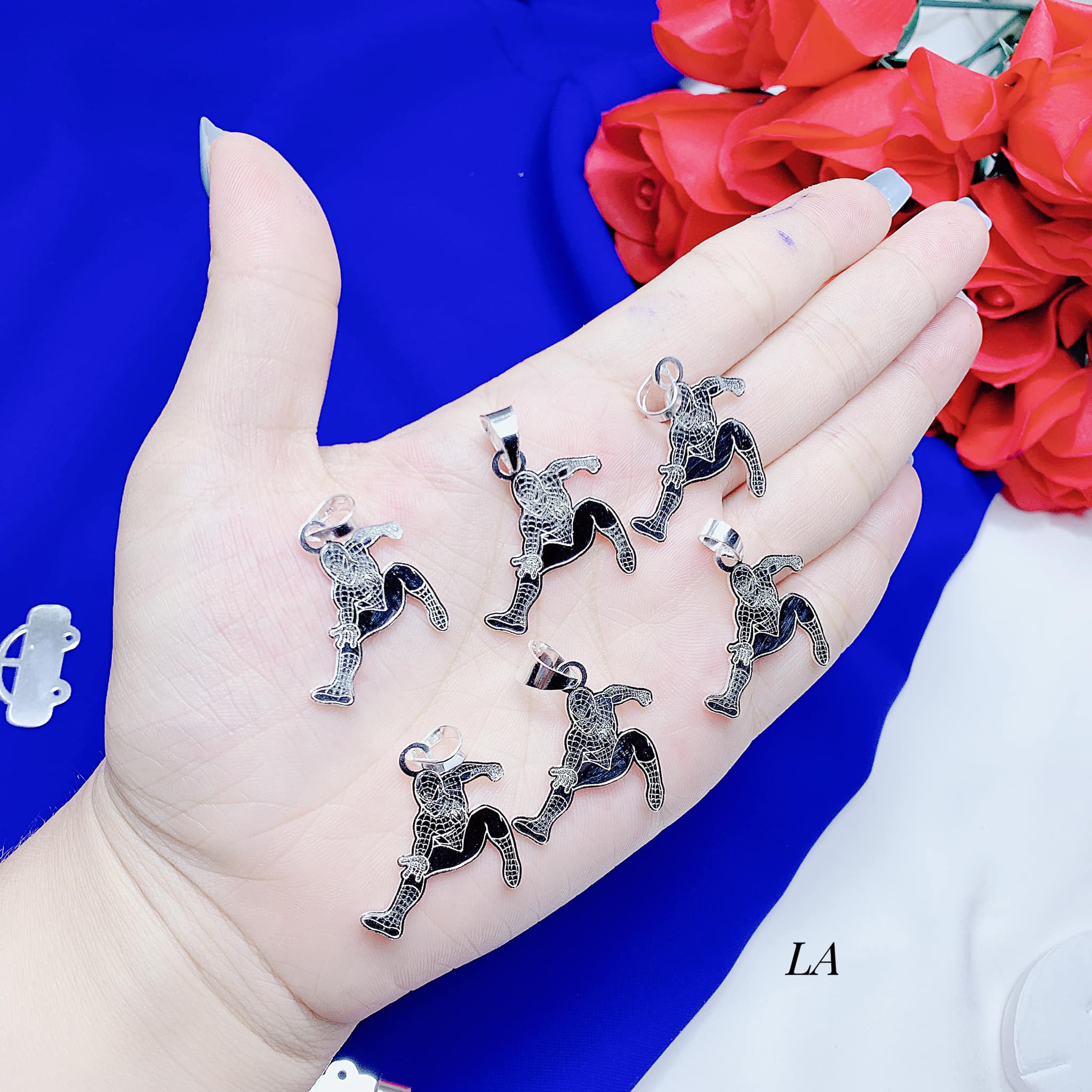 mặt dây chuyền siêu nhân nhện chuẩn bạc ta dành cho bé có hóa đơn tiệm vàng TGJ