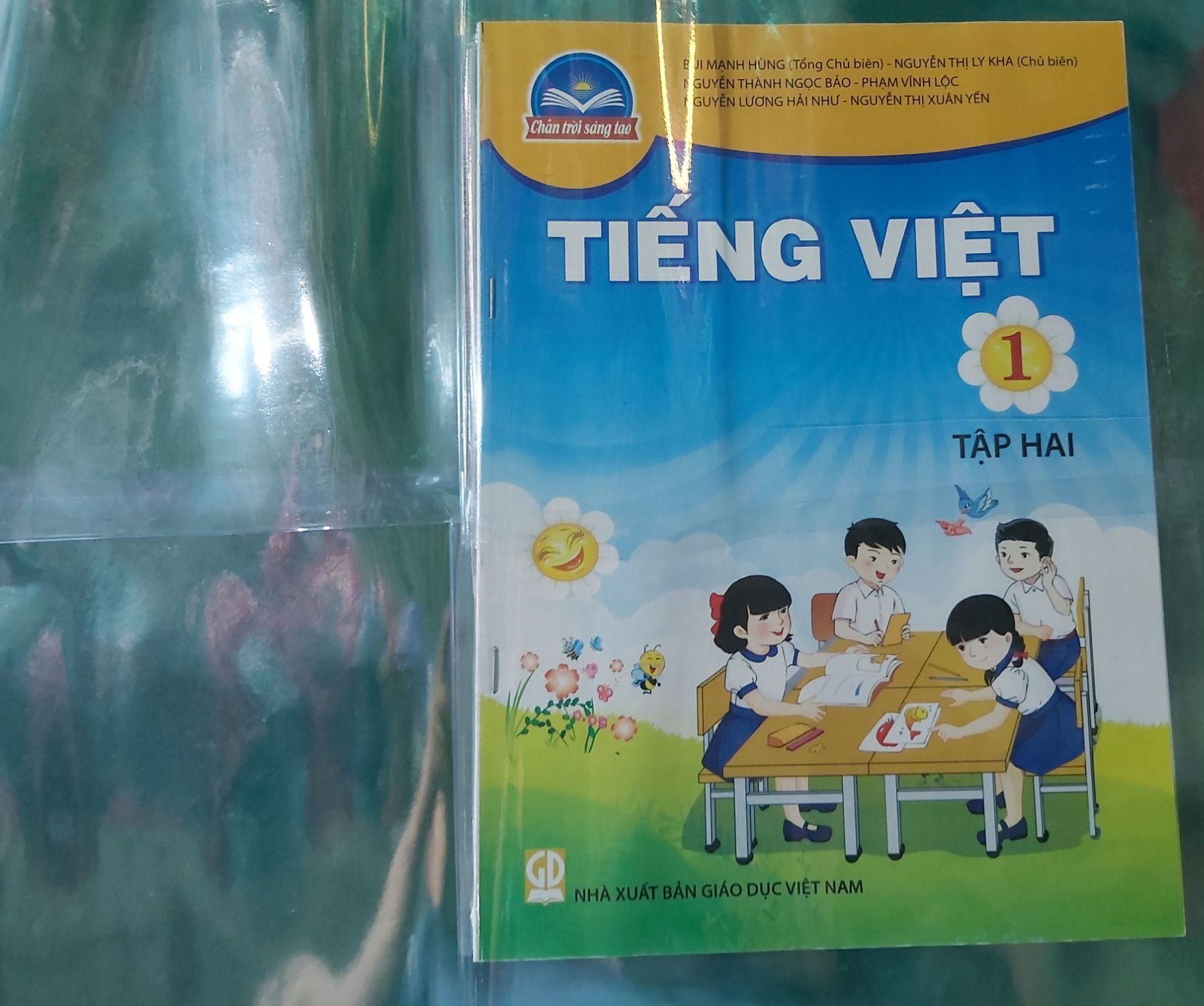 Dịch vụ đóng sách, bọc bìa bộ sách giáo khoa lớp 1 chân trời sáng tạo giá bìa 260k gồm 9 quyển bài học và 6 quyển bài tập bằng bìa plastic cao cấp dẻo trong suốt