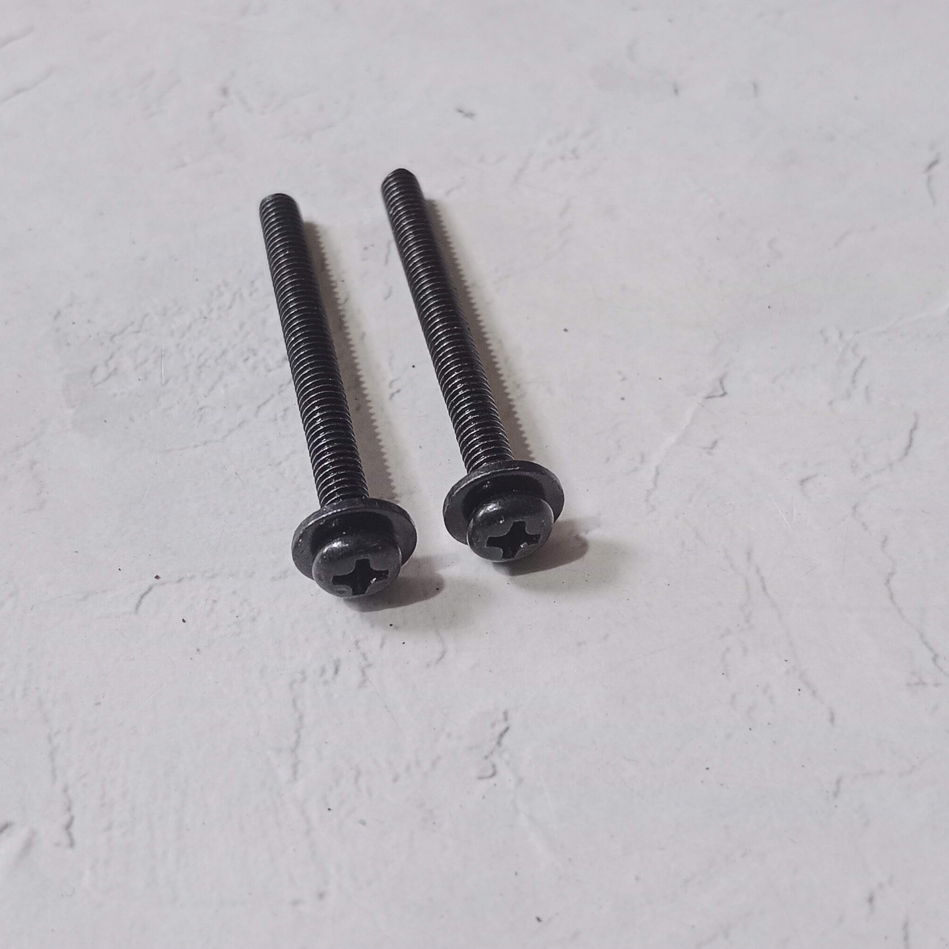 2 con ốc gắn bàn thờ bợ cổ Future 1 / ốc gắn ốp đầu future 1 / ốc 4 ly ren mịn dài 39mm / ốc M4 x 39 mm