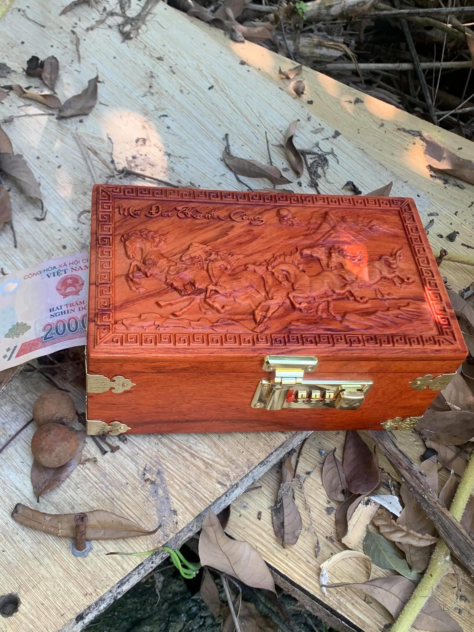 Hộp tiết kiệm bằng gỗ  có khóa số tiện lợi