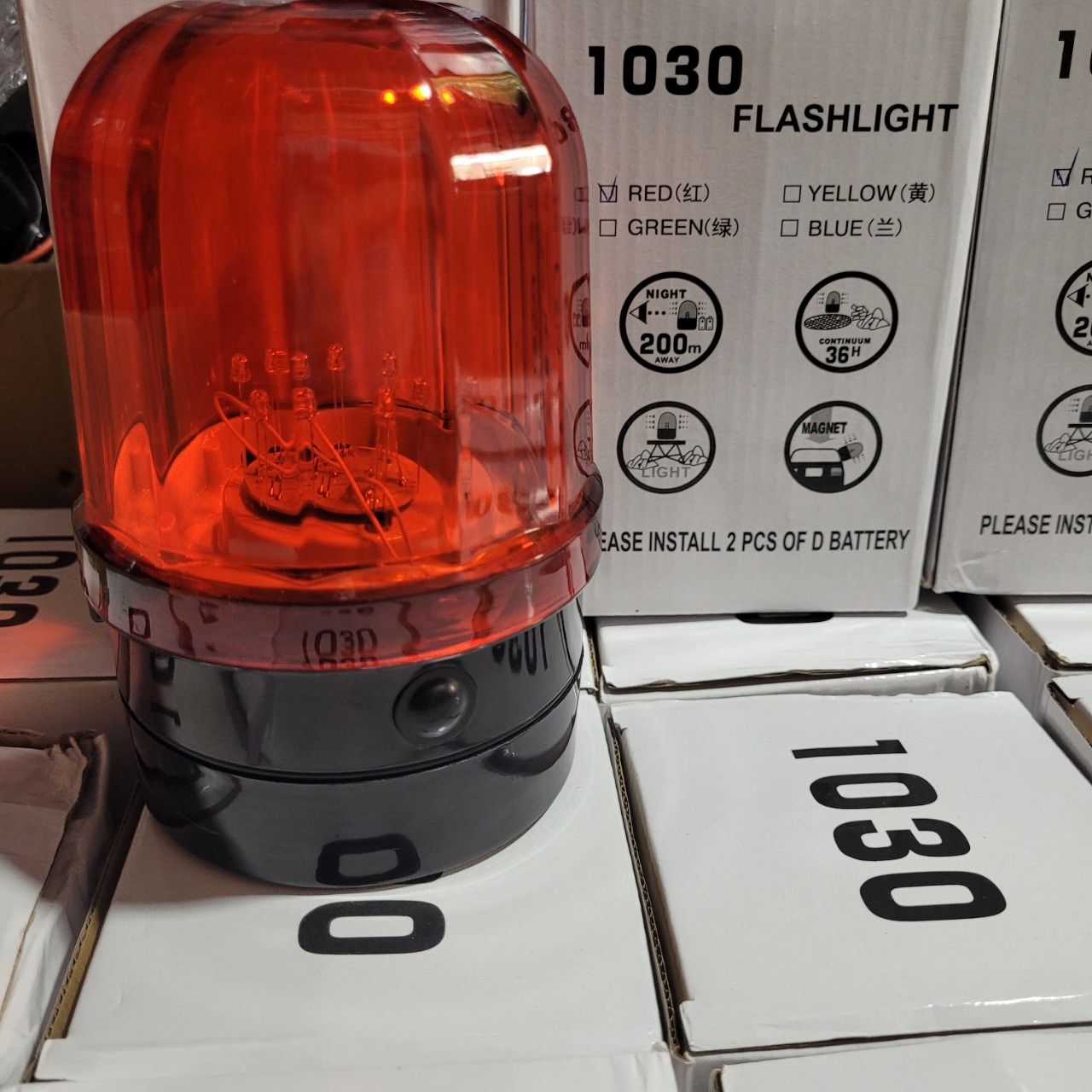 Dèn cảnh báo công trường dùng pin có nâm châm 1030, đèn cảnh báo đỏ chớp liên tục đế nâm châm dùng pin