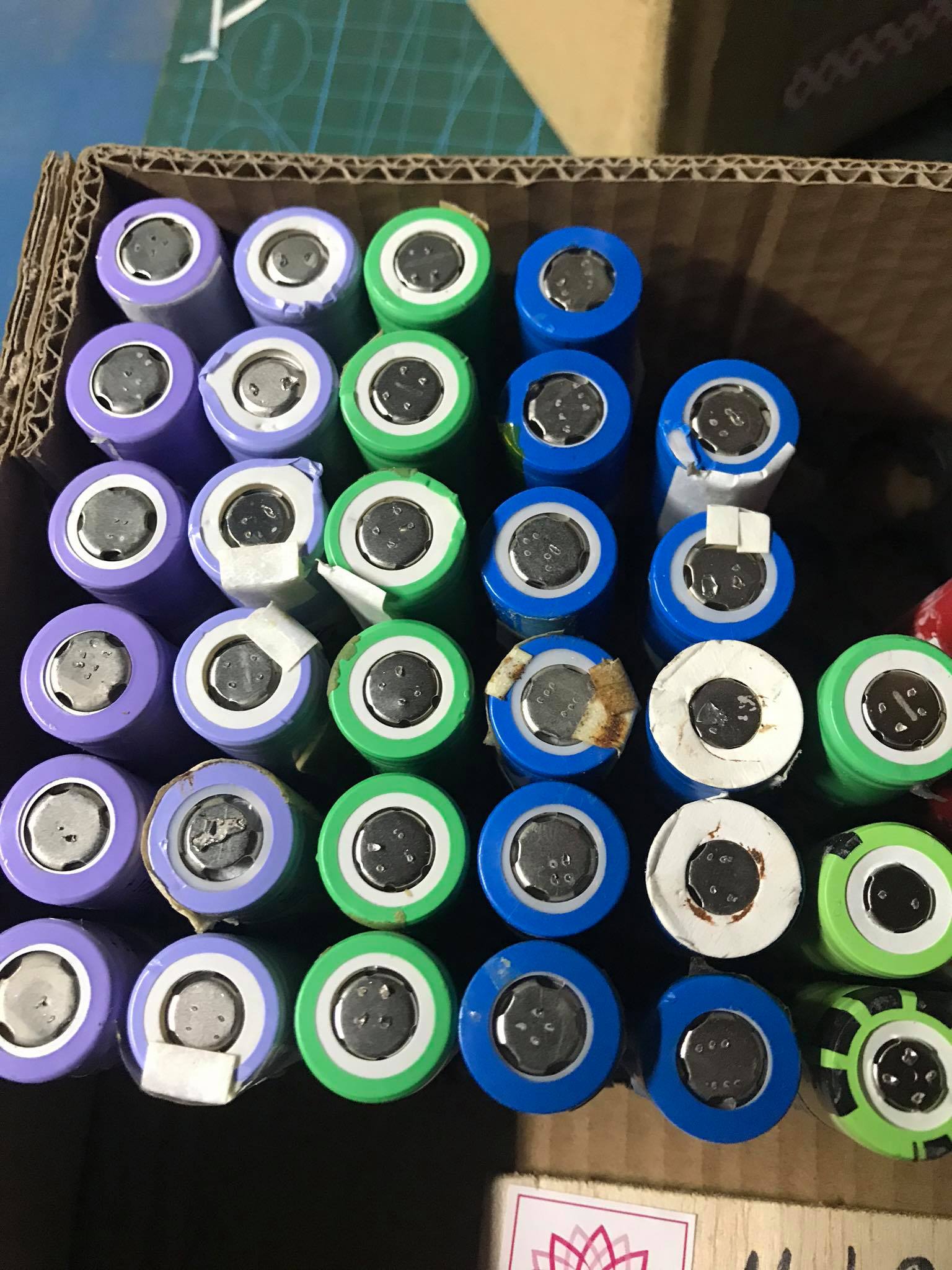 Combo pin 18650 dung lượng từ 1000-1500 mah .