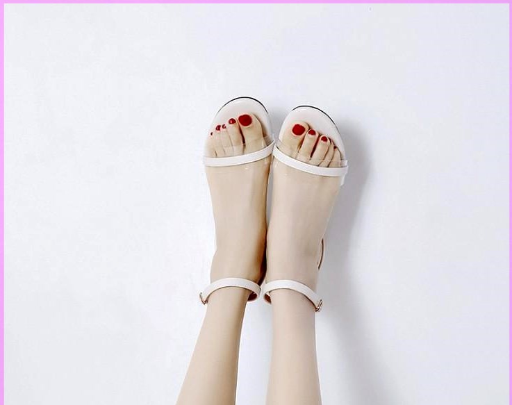 Giày sandal tiểu thư đen mũi đinh tán